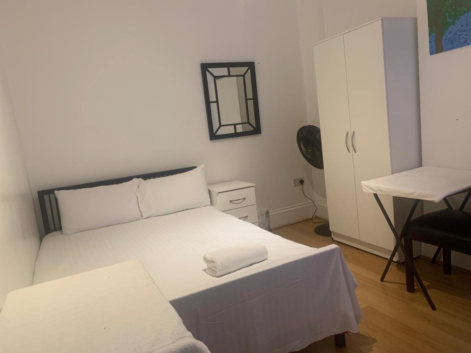 Simple Kapselhotel *