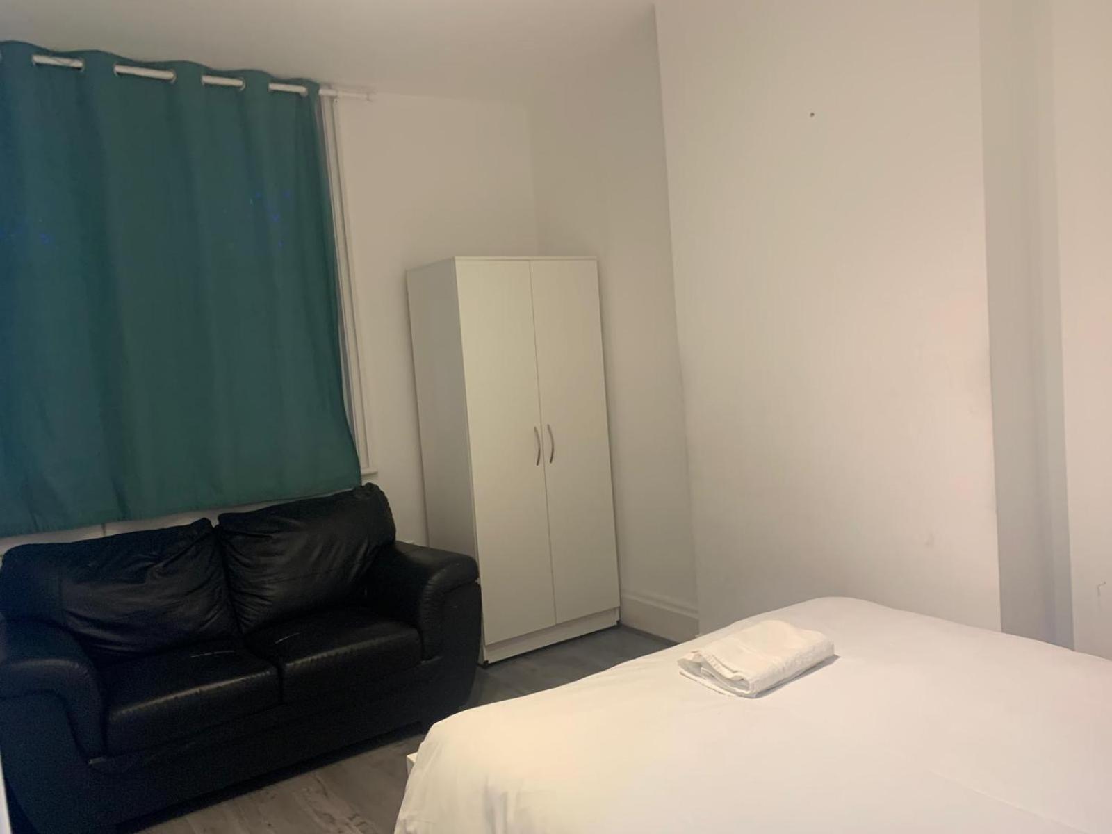 Simple Kapselhotel *
